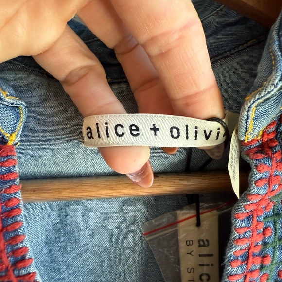 Alice + Olivia Karly Embroidered Denim Babydoll top sz: XS NWT - Picture 8 of 12